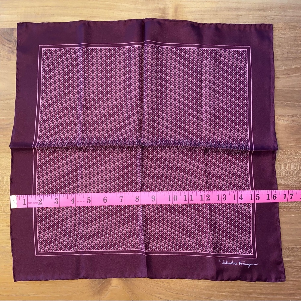 Salvatore Ferragamo pocket square - Picture 3 of 7